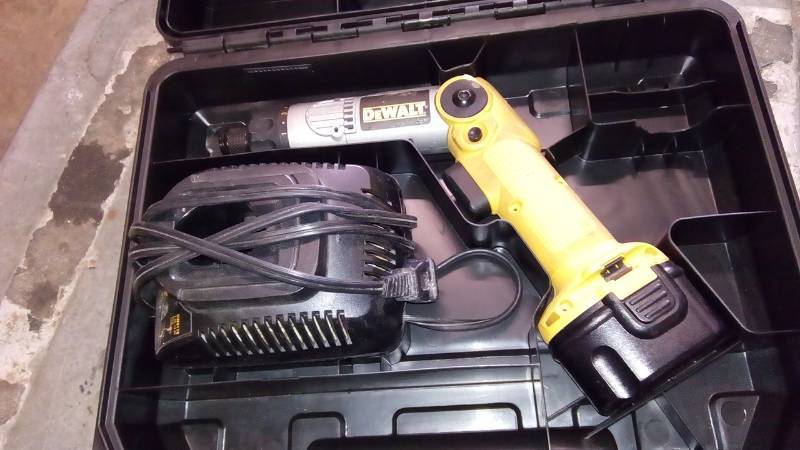 lot 6295 image: 14 (6MM) 7.2V CORDLESS TWO-POSITION SCREWDRIVER KIT