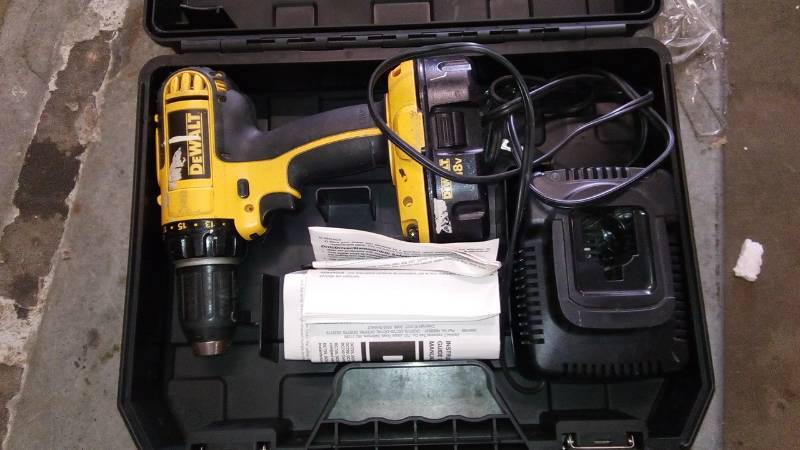 lot 6296 image: 18V 12 (13MM) CORDLESS COMPACT DRILLDRIVER KIT