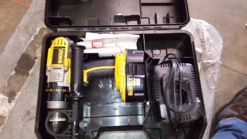 lot 6300 image: 12 (13MM) 18V CORDLESS XRP HAMMERDRILLDRILLDRIVER KIT