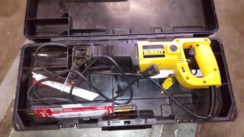 lot 6309 image: 12-Amp Corded Reciprocating Saw. Comes With Blades