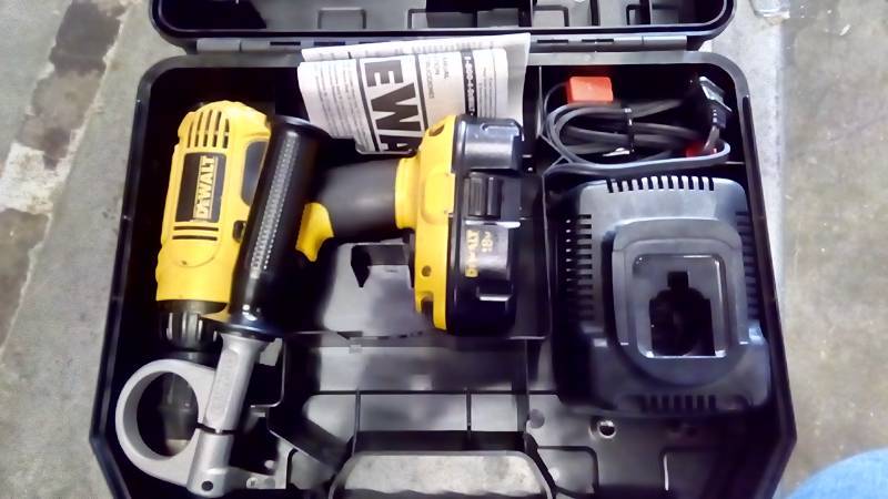 lot 6312 image: 18V 12 (13MM) CORDLESS COMPACT DRILLDRIVER KIT