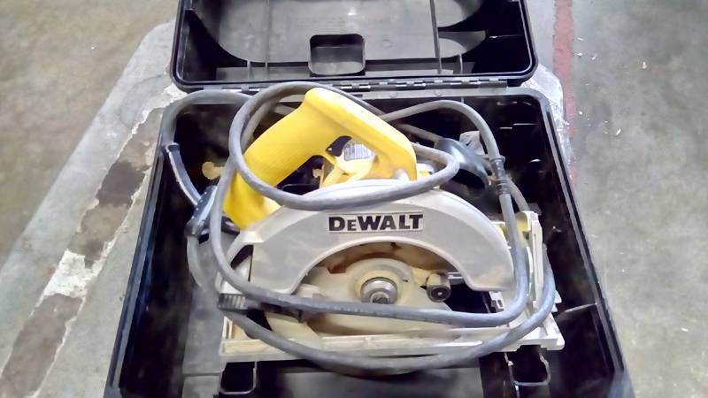 lot 6313 image: DEWALT Compact Circular Saw  7 14in., 15 Amp