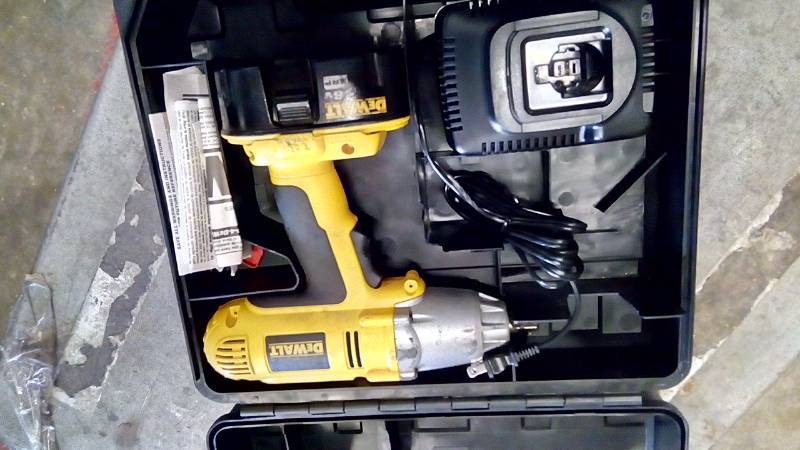 lot 6317 image: 12 (13MM) 18V CORDLESS XRP IMPACT WRENCH KIT