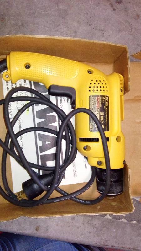 lot 6322 image: DeWALT D21009 38 Corded DrillDriver