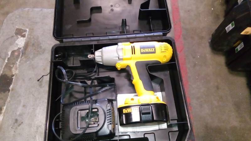 lot 6327 image: 12 (13MM) 18V CORDLESS XRP IMPACT WRENCH KIT