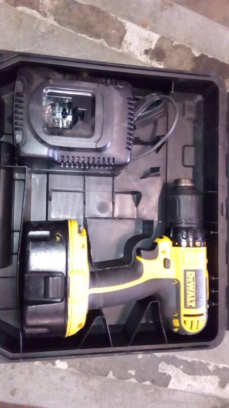 lot 6335 image: DeWalt DC720 18-Volt Cordless 12-Inch DrillDriver
