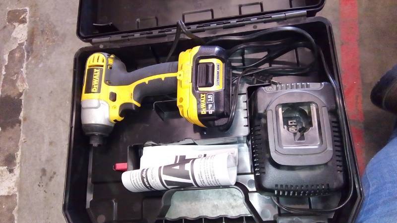 lot 6337 image: DEWALT DC825B 14-Inch 18-Volt Cordless Impact Driver