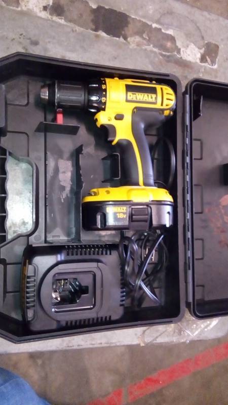 lot 6340 image: 18V 12 (13MM) CORDLESS COMPACT DRILLDRIVER KIT