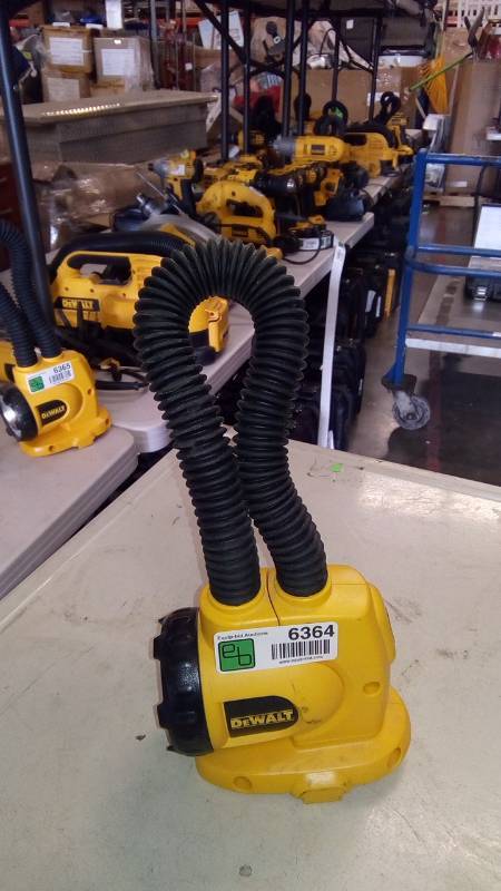 lot 6364 image: 18V CORDLESS FLEXIBLE FLOODLIGHT