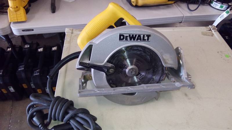 lot 6368 image: DEWALT Compact Circular Saw