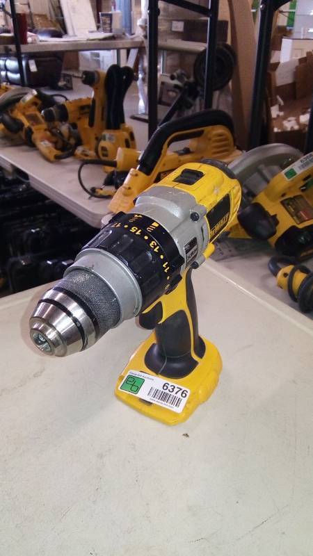 lot 6376 image: 12 (13MM) 18V CORDLESS XRP DRILLDRIVER KIT