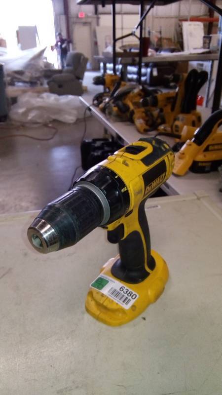 lot 6380 image: 18V 12 (13MM) CORDLESS COMPACT DRILLDRIVER