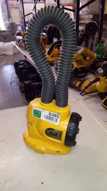 lot 6385 image: 18V CORDLESS FLEXIBLE FLOODLIGHT