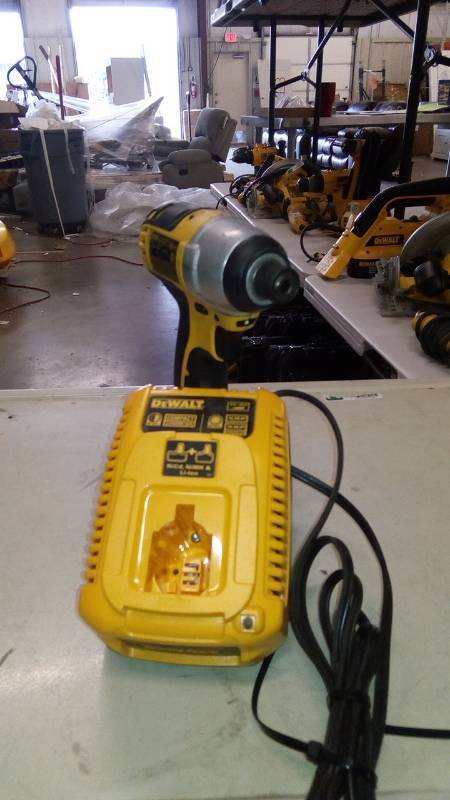 lot 6391 image: DEWALT 18-Volt Variable Speed Cordless Impact Driver