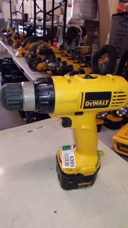 lot 6395 image: DeWalt DW927 12 V NiCd 12 Cordless DrillDriver