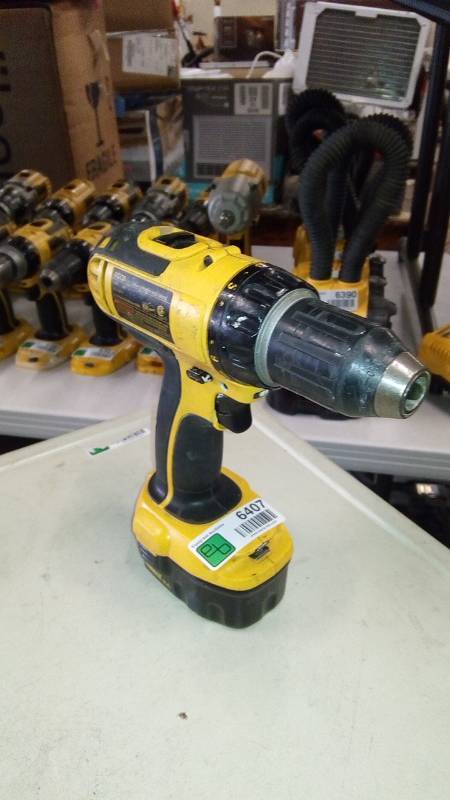 lot 6407 image: DEWALT 14-Volt.4-Volt 12-in Cordless Drill