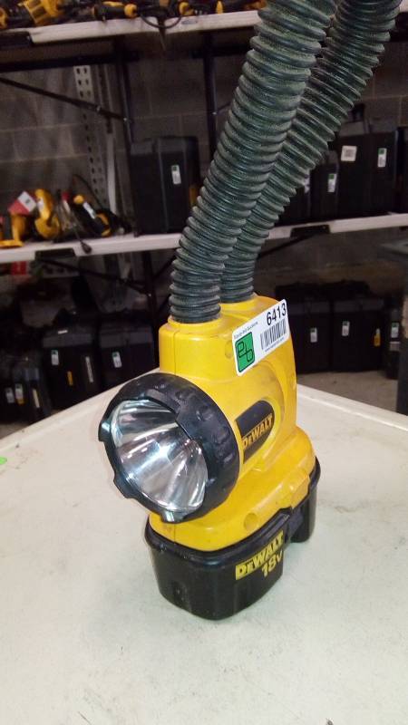 lot 6413 image: 18V CORDLESS FLEXIBLE FLOODLIGHT
