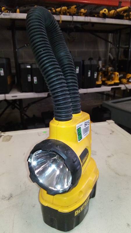 lot 6415 image: 18V CORDLESS FLEXIBLE FLOODLIGHT