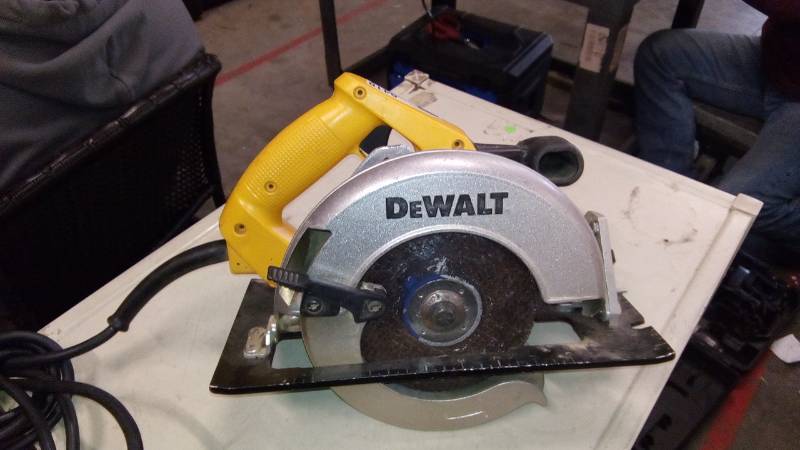 lot 6418 image: DEWALT 15-Amp Corded Circular Saw with Steel Shoe