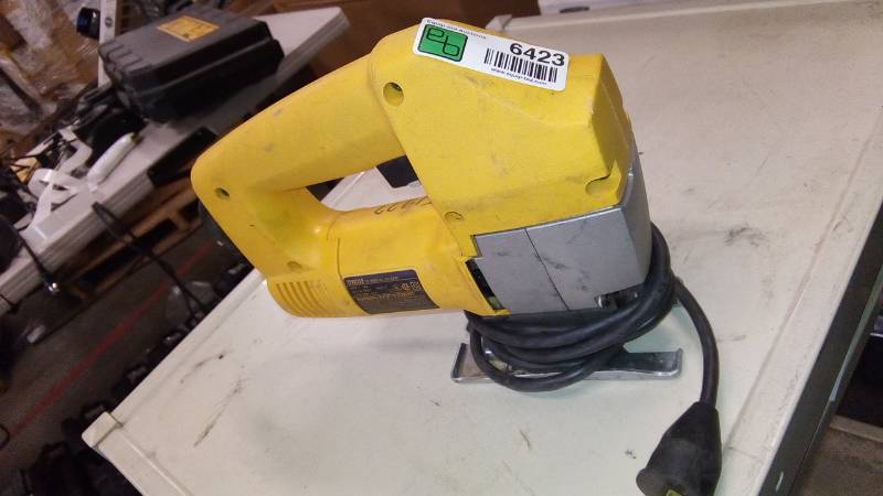 lot 6423 image: DEWALT 5.5-Amp Keyless U Shank Variable Speed Corded Jigsaw