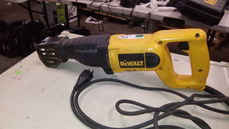 lot 6424 image: 10-Amp Corded Variable Speed Reciprocating Saw