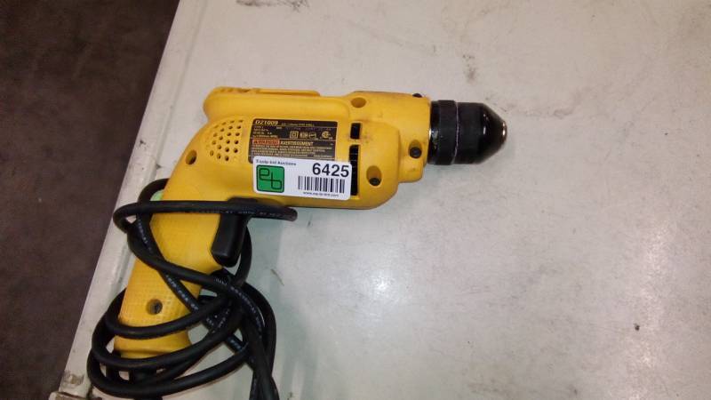 lot 6425 image: DeWALT D21009 38 Corded DrillDriver