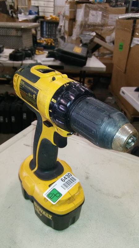 lot 6430 image: 18V 12 (13MM) CORDLESS COMPACT DRILLDRIVER KIT