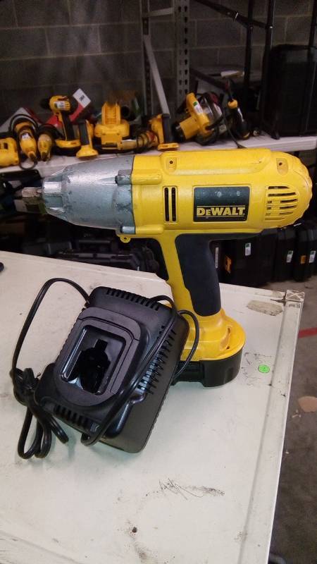 lot 6437 image: 12 (13MM) 18V CORDLESS IMPACT WRENCH Battery And Charger Included
