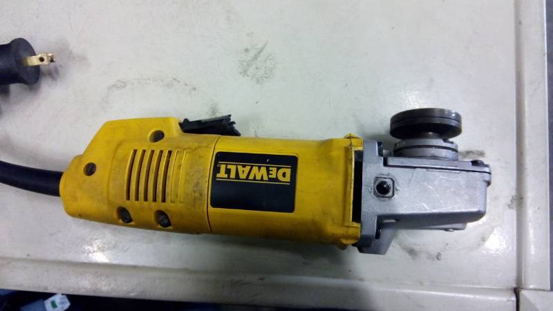 lot 6442 image: DEWALT 4-12-in 7 Amps Sliding Switch Corded Angle Grinder