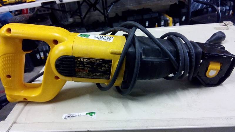 lot 6459 image: DEWALT 10-Amp Keyless Variable Speed Corded Reciprocating Saw