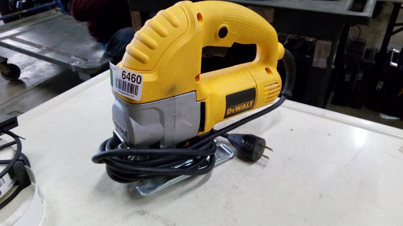 lot 6460 image: 5.5-Amp Corded Jig Saw Kit