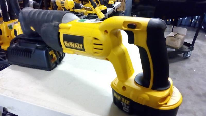 lot 6475 image: DEWALT XRP 18-volt Variable Speed Cordless Reciprocating Saw