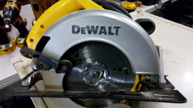 lot 6480 image: DEWALT 15-Amp Corded Circular Saw with Steel Shoe