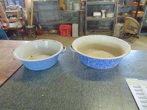 lot 3006 image: Xlarge Enamelware Bowls