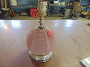 lot 3011 image: Pink Glass Table Lamp