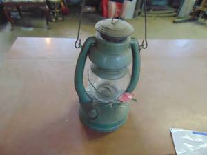 lot 3015 image: Barn Lamp