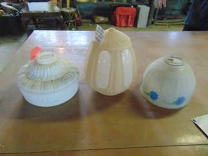 lot 3017 image: 3 Vintage Light Globes