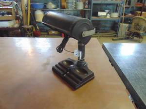 lot 3047 image: Metal Desk Lamp