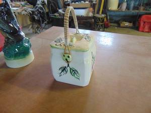 lot 3048 image: Biscuit Jar