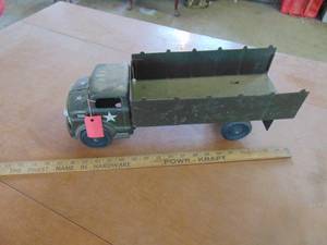lot 3061 image: Tin Army Truck