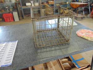 lot 3065 image: Metal Milk Basket