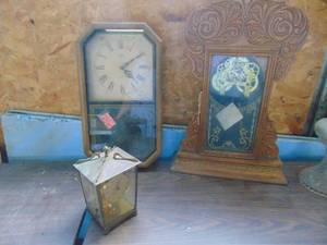 lot 3090 image: 3 Clocks in need of repair - Nice Case
