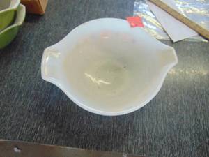lot 3099 image: Large Pyrex Bowl