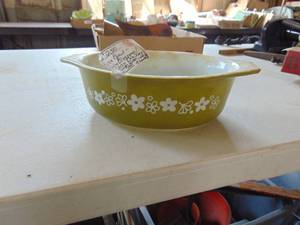 lot 3105 image: Pyrex Casserole Dish