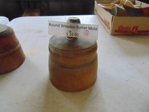 lot 3106 image: Large Butter Mold