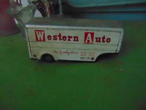 lot 3111 image: Small Western Auto - Metal Trailer