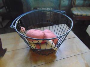lot 3118 image: Deforest Metal Egg Basket