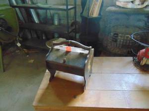 lot 3119 image: Vintage Sewing Box - Veneer missing form a corner or two