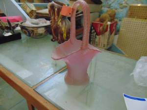 lot 3130 image: Pink Glass Basket