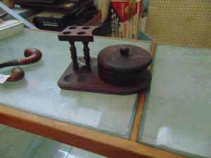lot 3138 image: Pipe Stand - Tobacco Holder